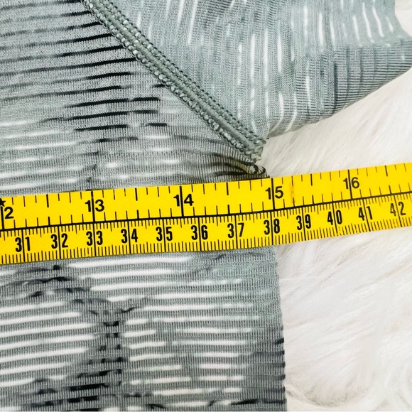 Lululemon Swiftly Tech Short Sleeve 2.0 Shibori Stripe Graphite Gray - Picture 12 of 12